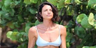 Pamela Camassa piange all'Isola dei Famosi/ "Partecipo per una mia rinascita": lo sfogo