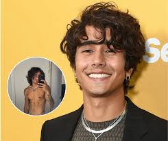 Love, Victor' Star Michael Cimino's Trouser Snake Breaks the Internet 🥵🐍  Michael Cimino cranked the chaos all the way up with a bold tease: “I bet  you didn't know that I have