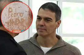 El viral momento de una televisión en Valencia con una pintada contra Pedro  Sánchez