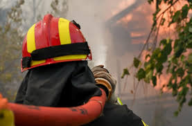 Συγκεκριμένα, η φωτιά σε χαμηλή βλάστηση, στη συμβολή των οδών ηρακλέους και σόλωνος στην. L41lnfq8qon9lm