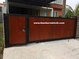 Bahasan menarik dari video model pintu gerbang rumah sederhana ini adalah model pintu terbaru!, model pintu rumah terbaru 2020, model pintu kamar, gambar pintu rumah depan, model pintu minimalis dari kayu, model pintu terbaru 2 pintu, model pintu rumah. Pintu Gerbang Besi Minimalis Kombinasi Kayu Contoh Pintu Gerbang Minimalis