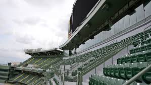 Although the packers had a new stadium in green bay the team continued to play several games at county stadium in milwaukee until 1994. Lambeau Field Expansion Puts Packers Up With Nfl S Big Boys