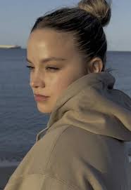 LAURA VALLE (@lauramvallem_)