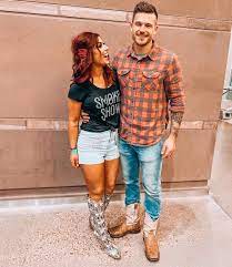 Chelsea houska has been widely talked about by her fans and critics. Teen Mom Star Chelsea Houska Flaunts Baby Bump In Leather Pants