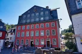 Mit ein wenig kondition ließe sich die radtour durch die eifel an einem tag bewältigen, doch warum? Monschau Eifel Sehenswurdigkeiten Und Insider Tipps Fur Einen Ausflug