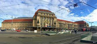 Aufnahmen del leipziger hauptbahnhofes, der mit einer grundfläche von 83.640 quadratmetern der flächenmässig größte kopfbahnhof europas ist.erbaut wurde er i. Leipzig Central Tickets Map Live Departure How To Routes G2rail