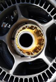 Bbc sport's martin brundle explains the importance of the wheel nut in formula 1. Blown Wheel Hubs A Little Opening To Close The Gap F1i Com