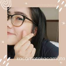 Kacamata memberikan perbaikan penglihatan yang akurat dan terprediksi, hingga dalam jangkauan 0,50 dioptri dari koreksi. Jane From The Blog Kacamata Dan Kepercayaan Diri