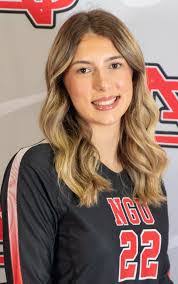 Elena Dyer's Instagram, Twitter & Facebook