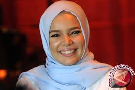 Dua Aktris Ini Galang Dana Bangun Masjid di Sevilla