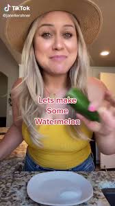 🌸#janellerohner makes watermelon!?!? This is also the new “thing”