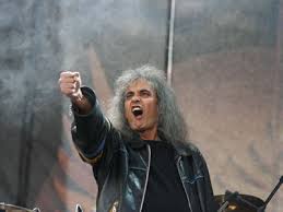 Solistul cristi minculescu a decis să părăsească formaţia, nemulţumit de banii câştigaţi în românia. Cristi Minculescu Revine Pe ScenÄƒ La Festivalul Peninsula