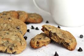 Che in america non ci vadano leggeri col cibo, lo sappiamo. Biscotti Americani American Chocolate Chip Cookies Unadonna