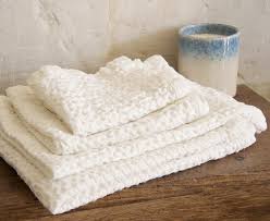 Baby bath towel apron are used to dry hands, either at home or in spas and hotels. Tutorial How To Make Waffle Bath Towels The Thread Blog