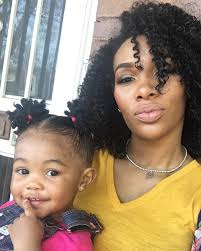 How to style naturally curly hair for daughters?