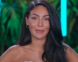 Below Deck: Meet Charter Guests Tara, Steven & Friends On Season 11