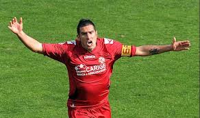 Jan 27, 2015 · the communist cristiano lucarelli was born in october 1975 in the costal tuscan town of livorno. Fanta11 Di Provincia La Sfida Oggi Sogniamo Il Livorno Di Diamanti E Lucarelli