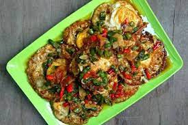 Untuk resep kali ini, selain menggunakan cabe merah keriting dan cabe merah besar untuk menghasilkan rasa pedasnya, juga ditambahkan cabe rawit yang tentunya akan semakin menambah rasa pedasnya. Nggak Ribet Yuk Bikin Telur Ceplok Kecap Cabai Hijau