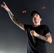 The celebration is organized in a lavish way among the family and friends zone. Neues Casper Album Der Vater Des Hipster Rap Macht Schluss Mit Hipster Welt