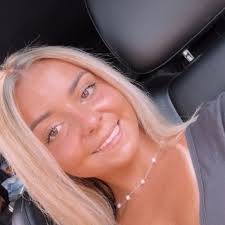 Hey!! I'm Ella Castillo from Fort Lauderdale, Florida. I'm 100% committed  to FGCU and majoring in Health Science! I love the beach, tanning, Pilates,  shopping, and going out or staying in. I'm