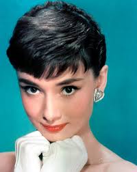 Famous Black Actress With Short Hair Audrey Hepburn Was Famous For Her Pixie Haircut And Short Bangs In The 1950s Audrey Hepburn Photos Audrey Hepburn Hair Audrey Hepburn Makeup
