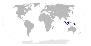 Biasanya rendang khas minang memiliki warna yang lebih hitam dan kering dengan perpaduan rempah asli tanah sumatera barat yang kental serta gurih meskipun saat. Indonesian Language Wikipedia