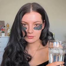 Leanne Page's Instagram, Twitter & Facebook