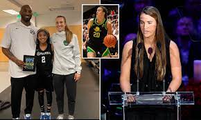 Sabrina ionescu was in beverly hills in march for meetings with talent agencies when her phone started buzzing. University Of Oregon Basketball Star Sabrina Ionescu Makes Ncaa History Hours After Kobe Tribute Daily Mail Online