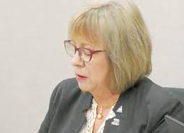 Los Altos mayor condemns terrorist attacks in reflective, emotional speech 