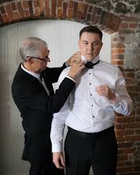 💕 Repost @avewesterlund “A day full of love, cream puffs, and Savannah  cargo boats” Photos: @briandsmithphotography Event Planners  @firstcityevents Venue @westinsavannah Tent, tent lights, rentals  @amazingeventrentals Tree lights @jlkevents Florals ...