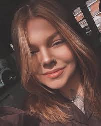 Maxine Leach's Instagram, Twitter & Facebook