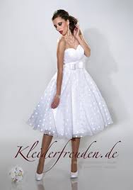 Für richtige fans der szene ist das ein traum im rockabilly hochzeitskleid zu heiraten. Rockabilly Brautkleid Mit Punkten Und Petticoat Kleiderfreuden
