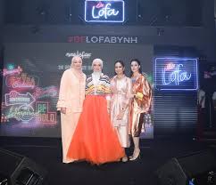 Naelofar hijab, nilofa flavoured milk, naelofar merchandise and lofa lens. Naelofar Hijab Mohon Maaf Kepada Rakyat Malaysia