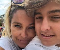 Sonia bruganelli ospite di belve, condotto da francesca fagnani alle 22:55 su raidue ha sonia bruganelli infatti è andata in crisi: Paolo Bonolis E Sonia Bruganelli Il Figlio Davide E Stato Operato