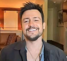 Mention your best person who easy