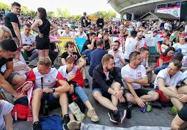 Najlepsze serwisy informacyjne i tematyczne (wydarzenia, sport, motoryzacja, biznes, nowe technologie, gry, kobieta, menway). Euro 2020 W Krakowie Tak Kibicowano Na Meczu Polska Slowacja Strefy Kibica Pod Wawelem Pelne Ludzi Zdjecia 14 06 2021 Gol24