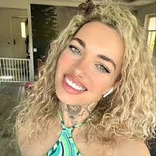 Alicia Borowski's Instagram, Twitter & Facebook