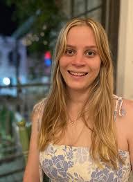 Rena Cruz's Instagram, Twitter & Facebook