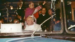 A 40 años del viaje en bondi y tren por el conurbano que hizo Juan Pablo