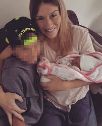 Nach beinahe fünf gemeinsamen jahren mit seiner partnerin estavana polman (28) ist rafael van der vaart (38) noch immer schwer. Rafael Van Der Vaart Estavana Polman Erstes Foto Von Tochter Jesslynn Estavana Van Der Vaart Gala De
