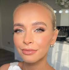 Hello! Looking for a hair and makeup artist for October 4, 2025 in Calgary  (downtown). Would just be for the bride, likely around 11-12 start  depending