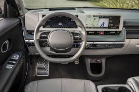 In the asian petrolhead video, a 6.2 feet (1.9m) person had a good amount of headroom and legroom even in the rear row. Hyundai Ionic 5 Ab Sommer 2021 Erhaltlich Newcarz De