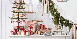 There are tons of different ways to make your house christmassy maybe just a bit of mistletoe in the doorway. 35 Fun Family Christmas Party Ideas Holiday Party Food And Decor Tips