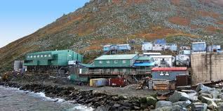 Wie können inseln, welche nur 3.9km voneinander entfernt sind eine zeitverschiebung von 20 stunden haben? Little Diomede Island School In Alaska And Big Diomede Island Is Siberia Russia Nestled Only 2 1 2 Miles Apart Diomede Islands City Alaska