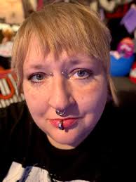 Misdiagnosis Monday Bipolar vs Autism Bipolar develops teens/early late  Autism OVERLAP Classified mental health condition Present since Impulsivity  Irritability Social Mood changes are biological may involve Mood Classified  psychosis* common Episodes mood