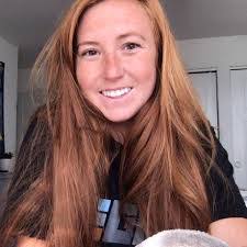 Kelly Loucks's Instagram, Twitter & Facebook