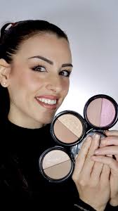 Scegliamo insieme la referenza di Bronze&Glow più adatta a te., Ovviamente  puoi scegliere semplicemente quello che ti piace di più o che si avvicina  di più ai colori che usi quotidianamente., Oppure ...