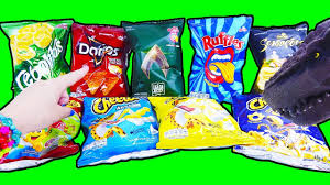 Experimentando Salgadinhos Populares Doritos Ruffles Liga Da Justica Cheetos Cebolitos E Muito Mais Youtube Por favor venda um pacote de cheetos ao meu cachorro, os de cor laranja, pois os vermelhos são muito apimentados. experimentando salgadinhos populares doritos ruffles liga da justica cheetos cebolitos e muito mais