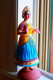 Thanjavur Thalaiyatti Bommai | Thanjavur, Indian dolls, Dancing dolls