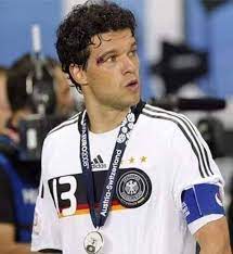 1 day ago · تعرض لاعب وسط ألمانيا وتشيلسي السابق، مايكل بالاك، لصدمة قوية، اليوم الخميس 5 أغسطس/آب، بعد تلقيه نبأ وفاة نجله إيمليو (18 عامًا) في حادث تصادم بالدراجة الرباعية، حيث فشل رجال الإطفاء في إنقاذه. Ù…Ø§ÙŠÙƒÙ„ Ø¨Ø§Ù„Ø§Ùƒ ÙŠØ¹ØªØ¨Ø± Ø§Ù„Ø£Ù„Ù…Ø§Ù†ÙŠ Ø¨Ø§Ù„Ø§Ùƒ ØªÙƒØªÙŠÙƒØ§Øª ÙƒØ±Ø© Ø§Ù„Ù‚Ø¯Ù… Facebook